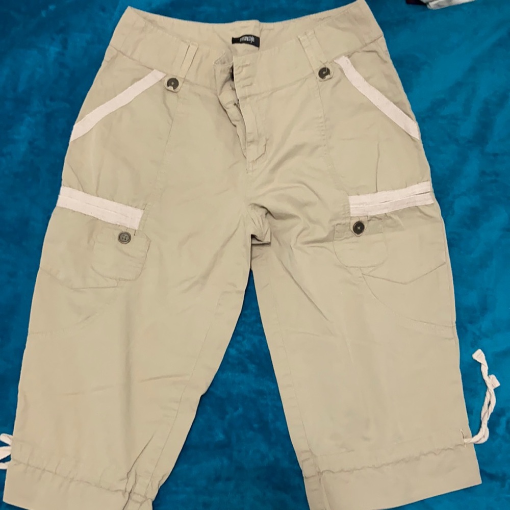Tan Cargo Capri